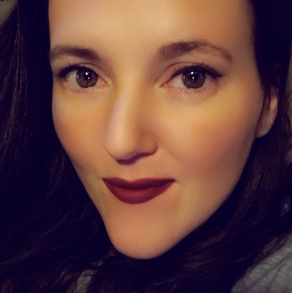 Meet your Posher, Maria - Picture 2 of 4